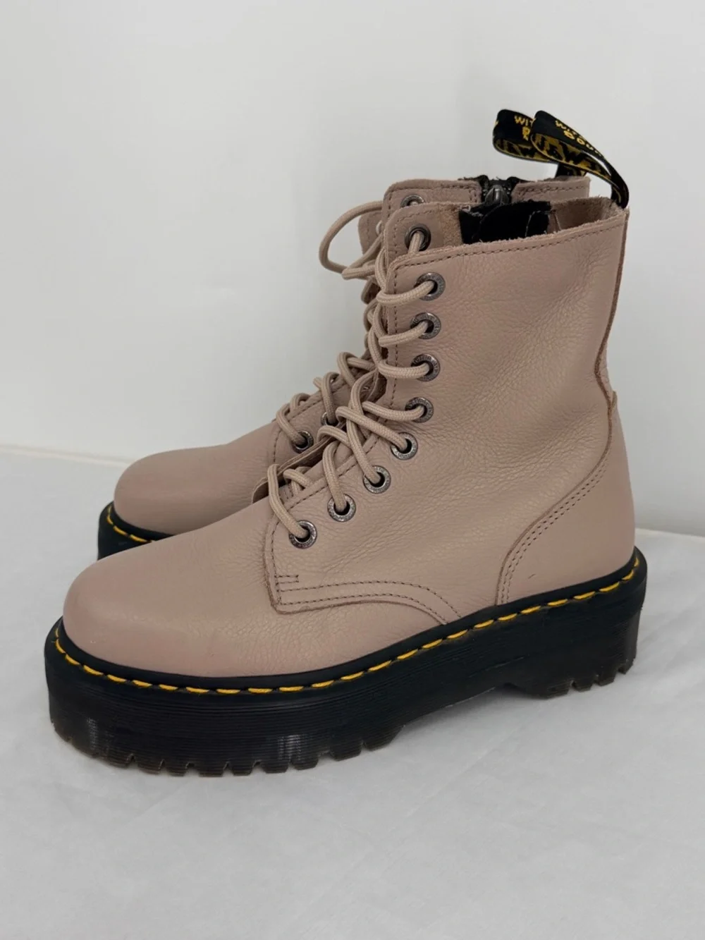 Dr Martens Jadon III Platform Boots Beige Leather Size 7 Women
